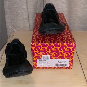 Tory Burch Eddie Lamb leather flats in black Sz 7